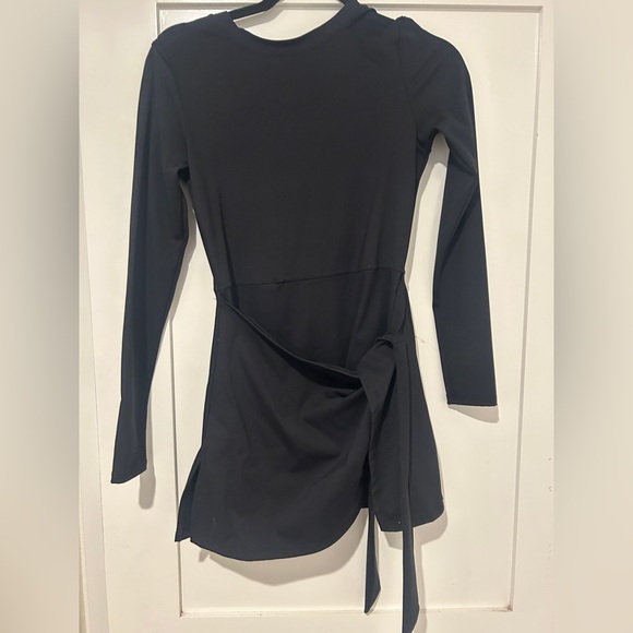 Black Long Sleeve Active Wrap Dress size medium - Picture 4 of 7